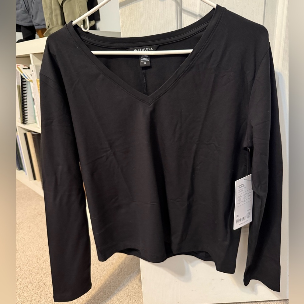Athleta essential V neck top NWT